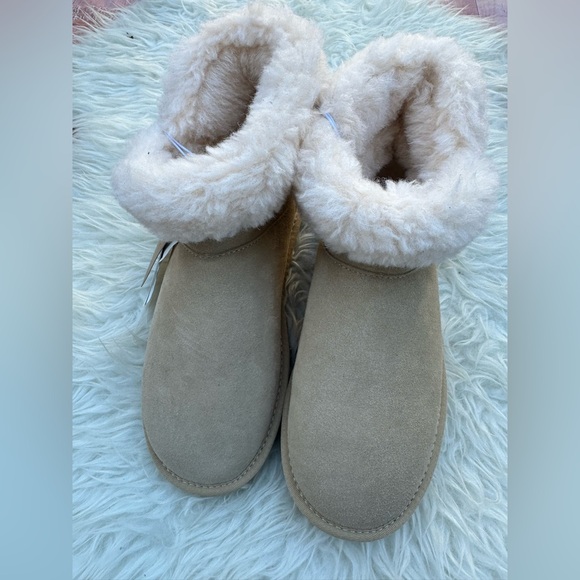 Bearpaw Tan Boots - Picture 4 of 5